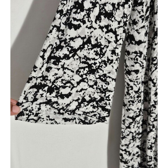 Rose and Olive Women's size 1X Metallic Bead Neckline Tunic Graphic Black/White - Picture 6 of 14